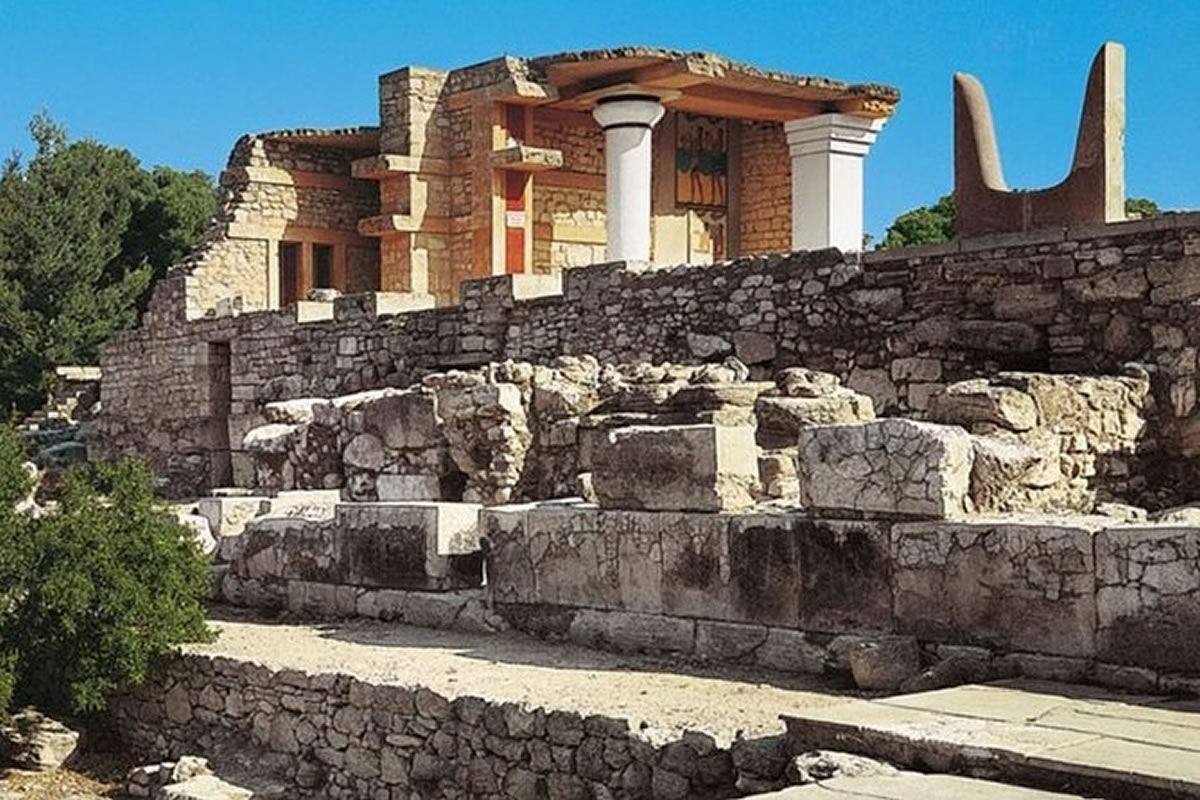 Knossos Palace cultural excursion in Crete